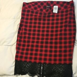 TORRID SZ 2 NEW/TAG! BETSY JOHNSON RARE PLAID RED & BLACK LACE SKIRT SEXY